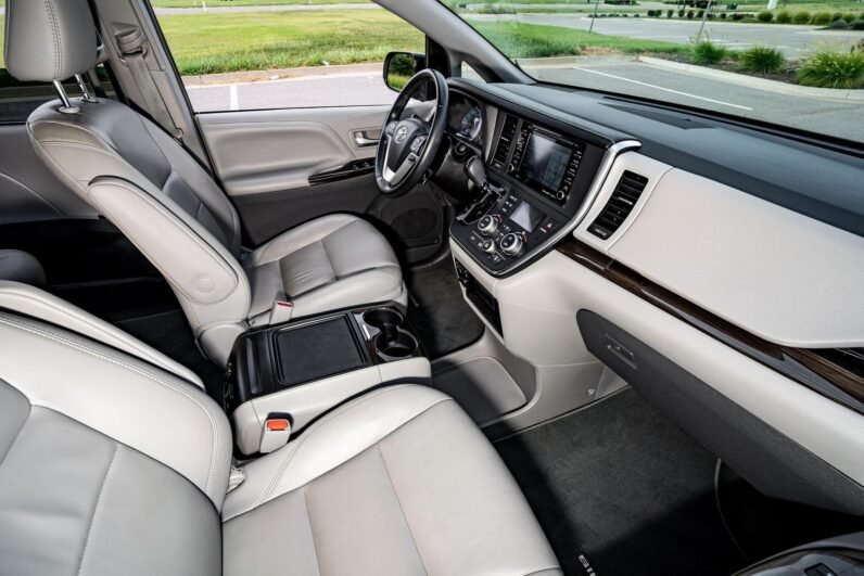 2018 Toyota Sienna L