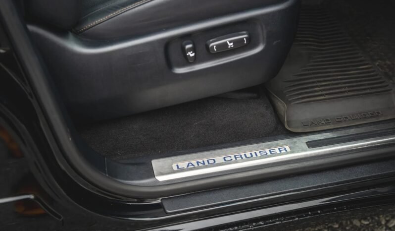 
								Toyota Land Cruiser Heritage Edition full									