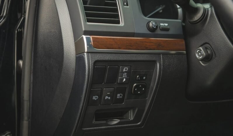 
								Toyota Land Cruiser Heritage Edition full									