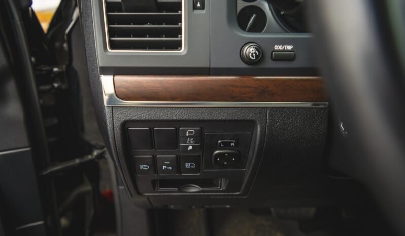 
								Toyota Land Cruiser Heritage Edition full									