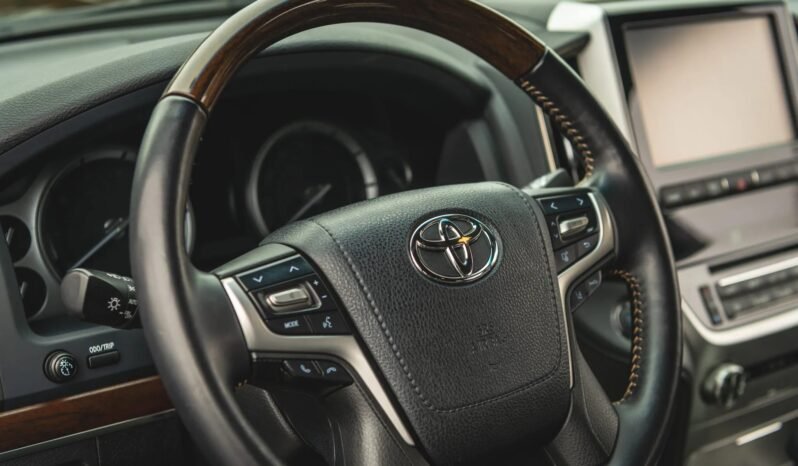 
								Toyota Land Cruiser Heritage Edition full									