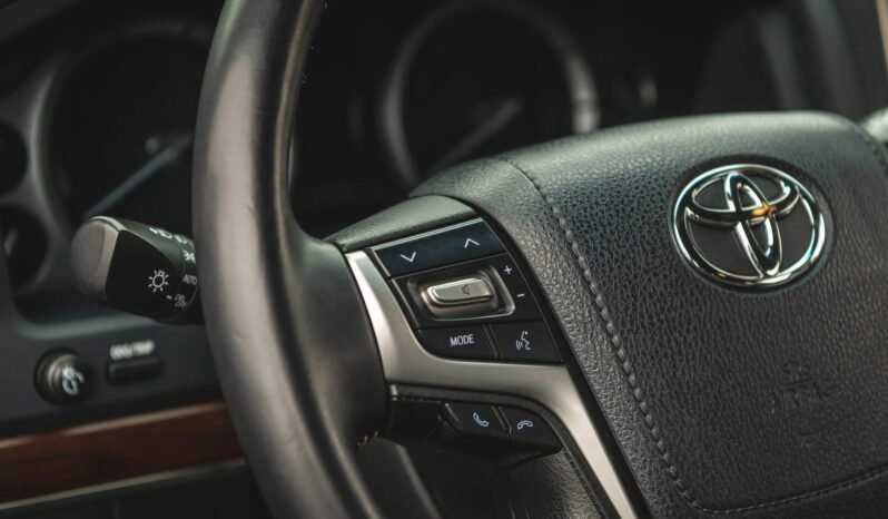 
								Toyota Land Cruiser Heritage Edition full									