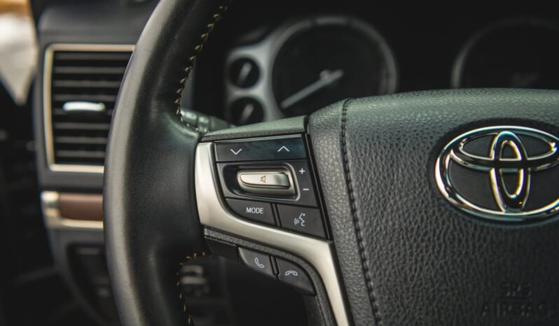 
								Toyota Land Cruiser Heritage Edition full									