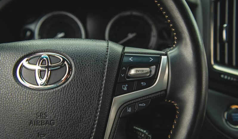 
								Toyota Land Cruiser Heritage Edition full									