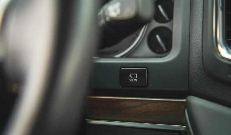 
								Toyota Land Cruiser Heritage Edition full									