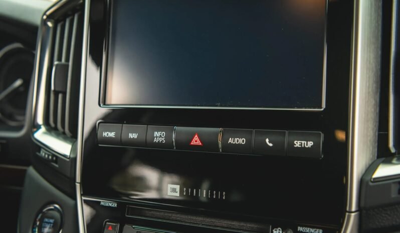 
								Toyota Land Cruiser Heritage Edition full									