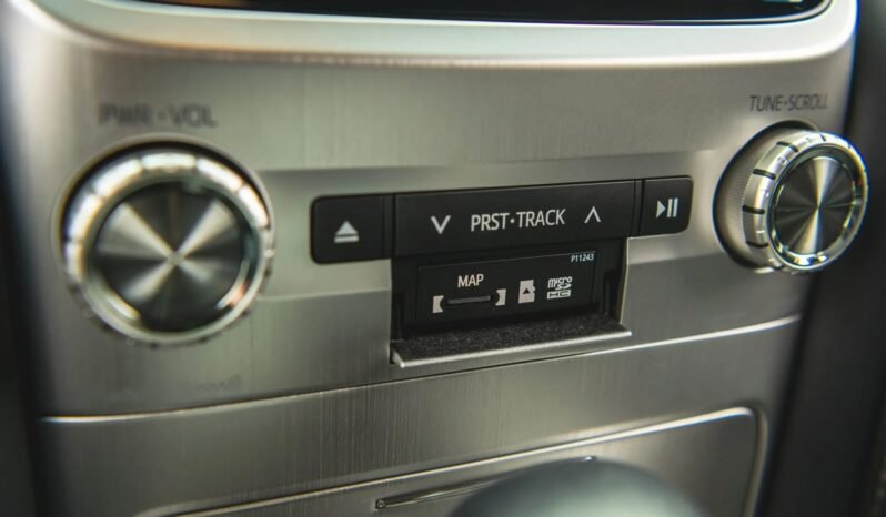 
								Toyota Land Cruiser Heritage Edition full									