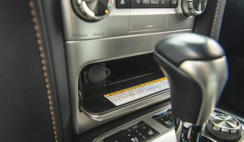 
								Toyota Land Cruiser Heritage Edition full									