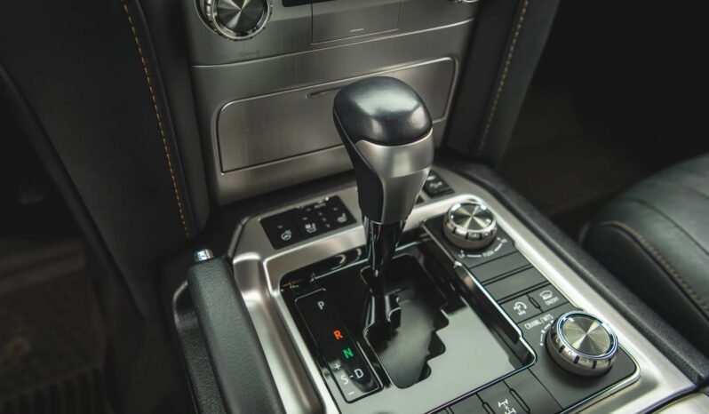 
								Toyota Land Cruiser Heritage Edition full									