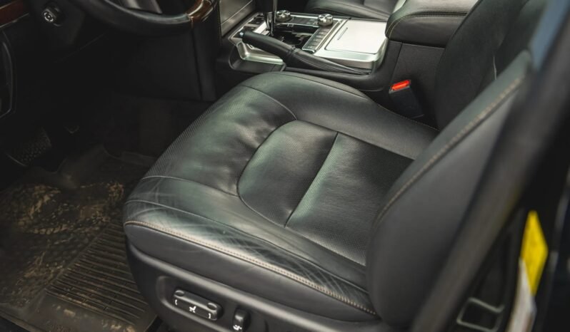 
								Toyota Land Cruiser Heritage Edition full									