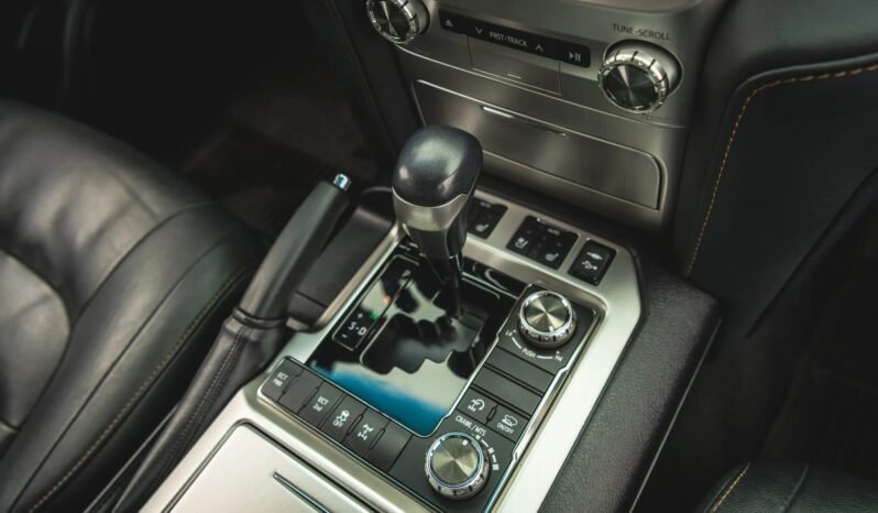 
								Toyota Land Cruiser Heritage Edition full									