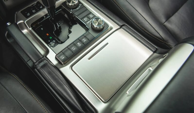 
								Toyota Land Cruiser Heritage Edition full									