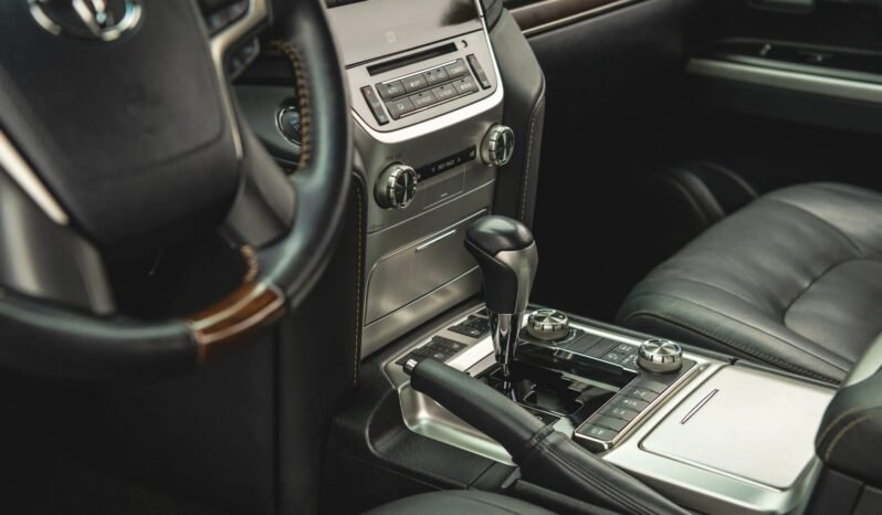 
								Toyota Land Cruiser Heritage Edition full									