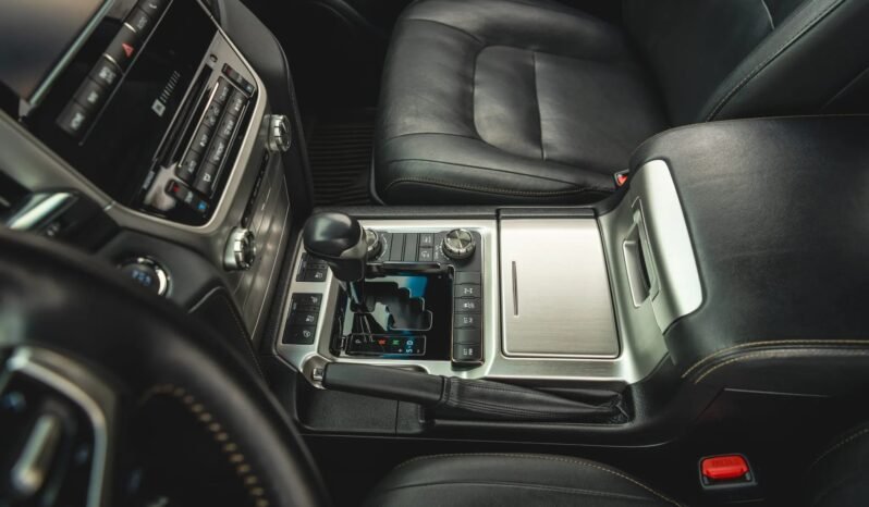 
								Toyota Land Cruiser Heritage Edition full									