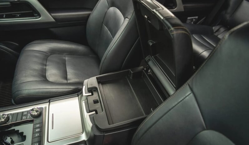 
								Toyota Land Cruiser Heritage Edition full									