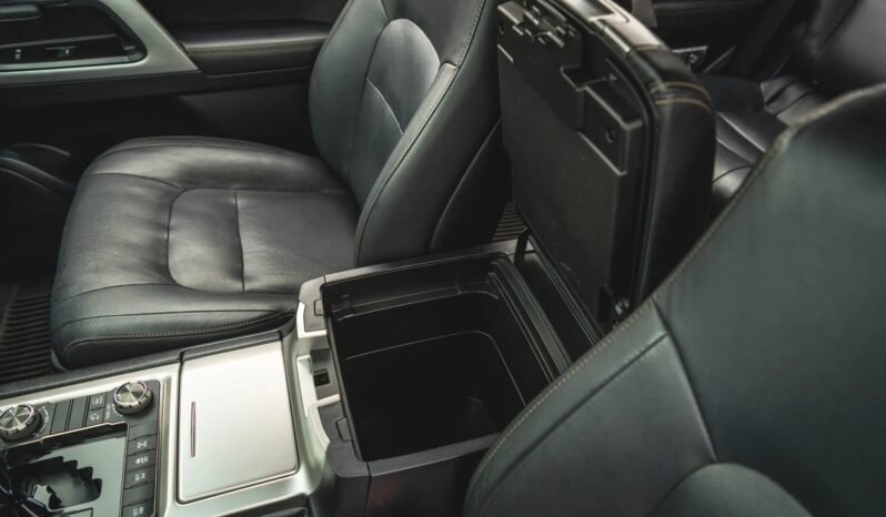 
								Toyota Land Cruiser Heritage Edition full									