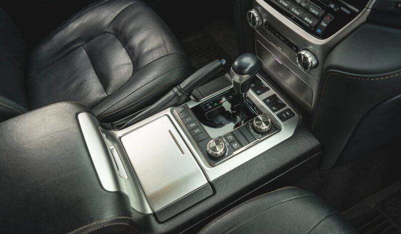 
								Toyota Land Cruiser Heritage Edition full									