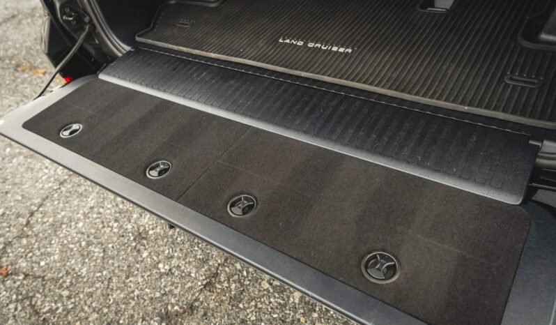 
								Toyota Land Cruiser Heritage Edition full									