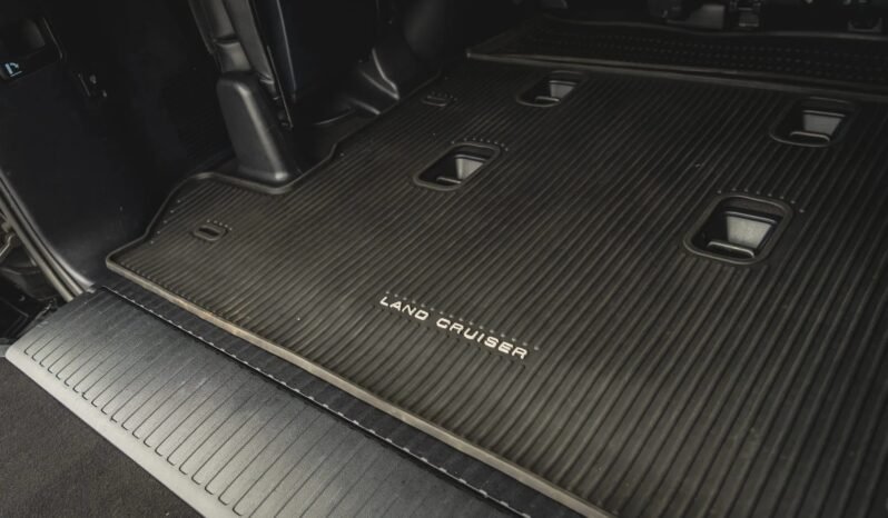 
								Toyota Land Cruiser Heritage Edition full									