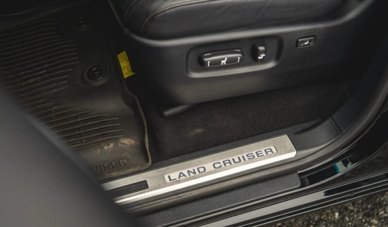 
								Toyota Land Cruiser Heritage Edition full									