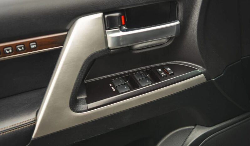 
								Toyota Land Cruiser Heritage Edition full									