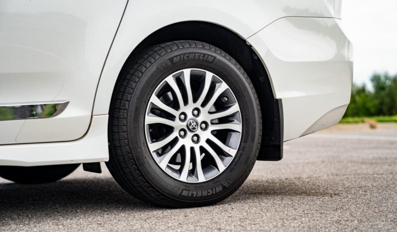 
								2018 Toyota Sienna L full									