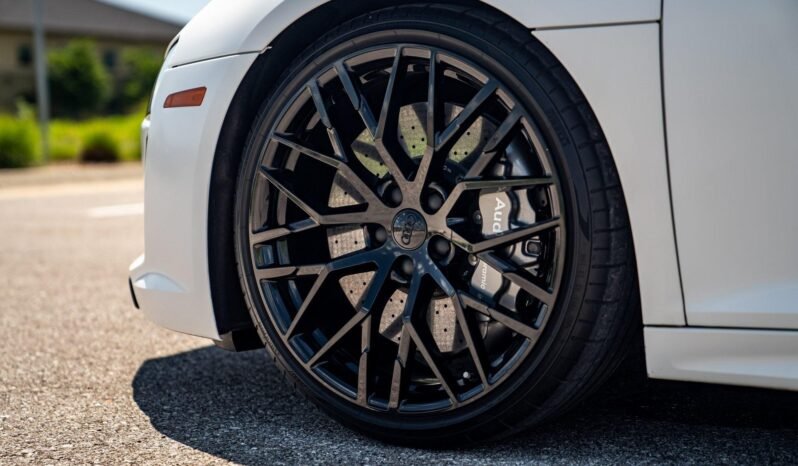 
								2017 Audi R8 5.2 Plus full									