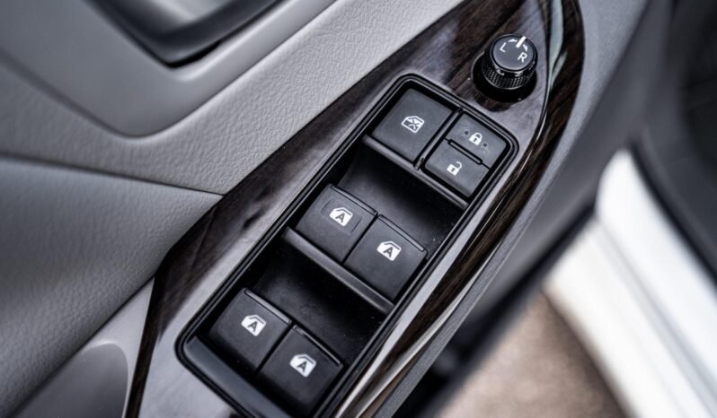 
								2018 Toyota Sienna L full									