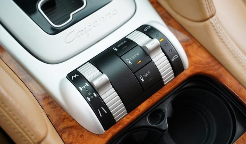 
								2005 Porsche Cayenne Turbo full									