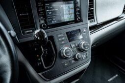 
										2018 Toyota Sienna L full									