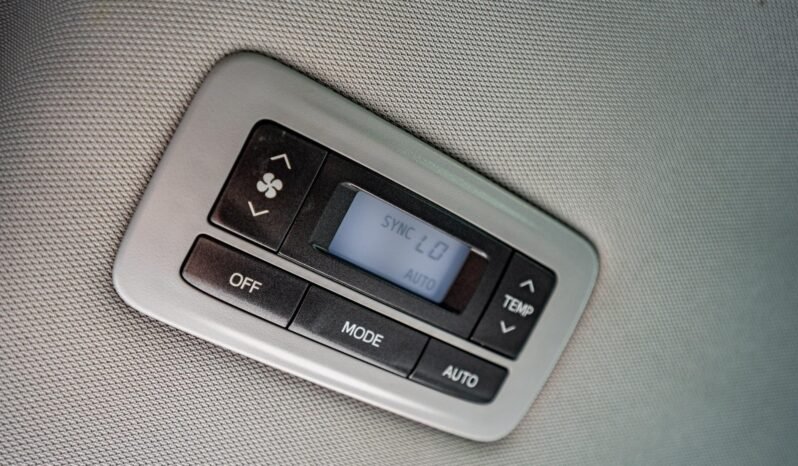 
								2018 Toyota Sienna L full									
