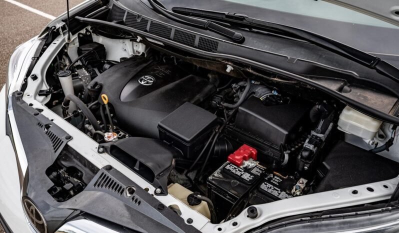 
								2018 Toyota Sienna L full									