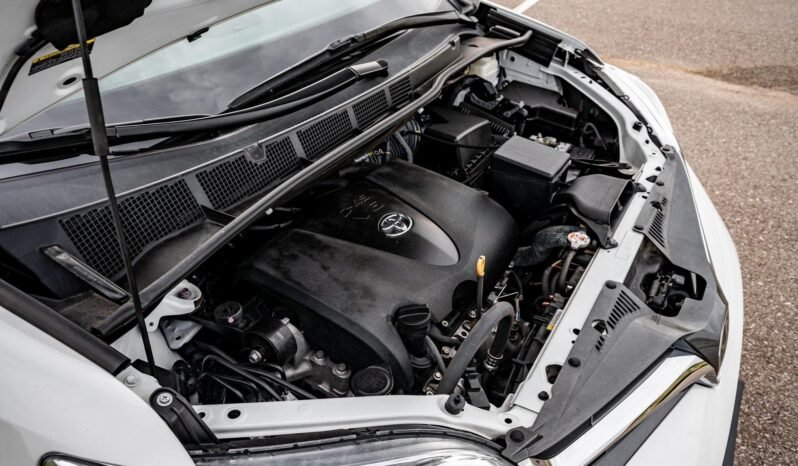 
								2018 Toyota Sienna L full									