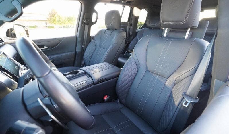 
								2022 Lexus LX 600 Ultra Luxury full									