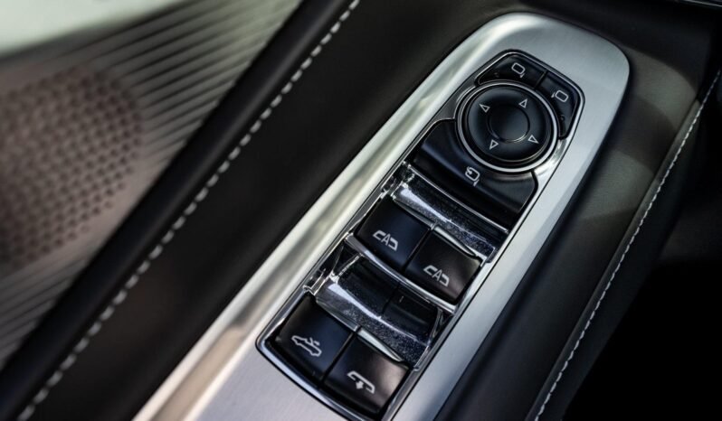 
								2020 Chevrolet Corvette Stingray full									