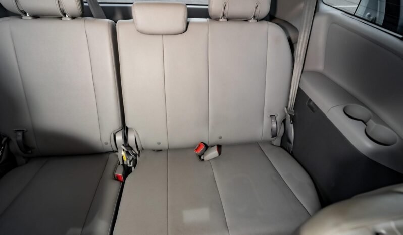 
								2018 Toyota Sienna L full									